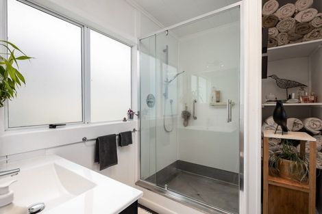 Photo of property in 4 Shearer Drive, Oakura, 4314