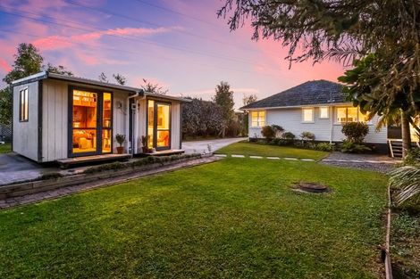 Photo of property in 9 Devon Street, Te Atatu South, Auckland, 0610