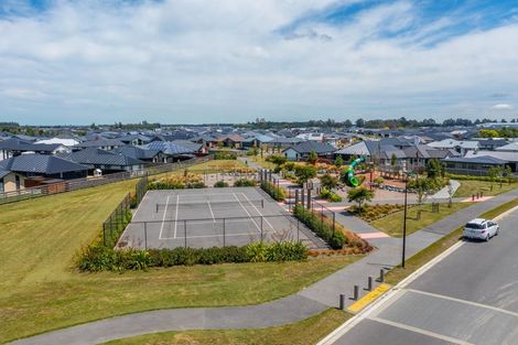 Photo of property in 31 Vista Crescent, Maoribank, Upper Hutt, 5018