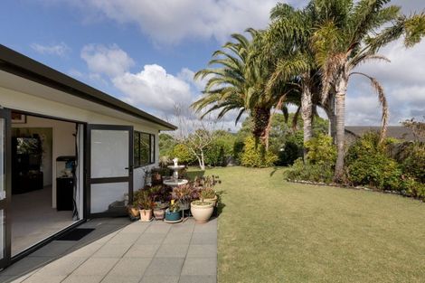 Photo of property in 76 Dalton Drive, Papamoa Beach, Papamoa, 3118