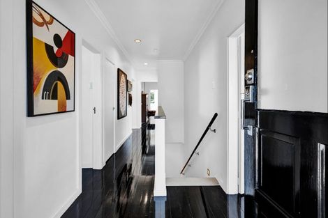 Photo of property in 290 Devon Street West, New Plymouth, 4310