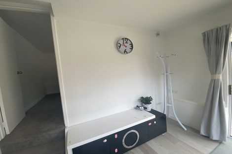 Photo of property in 28b Tamahere Drive, Glenfield, Auckland, 0629