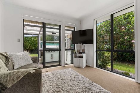 Photo of property in 2 Carrington Drive, Papamoa Beach, Papamoa, 3118