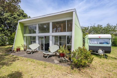 Photo of property in 41 Queens Road, Waikanae Beach, Waikanae, 5036