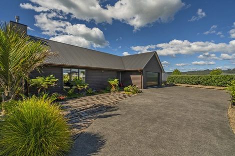 Photo of property in 18 Topping Place, Whitianga, 3510