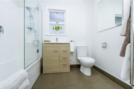 Photo of property in 2/14 Cassino Street, Bayswater, Auckland, 0622