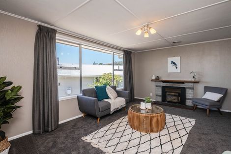 Photo of property in 8 Link Road, Newlands, Wellington, 6037