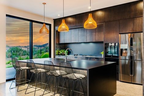 Photo of property in 11 Laguna Place, Matakatia, Whangaparaoa, 0930