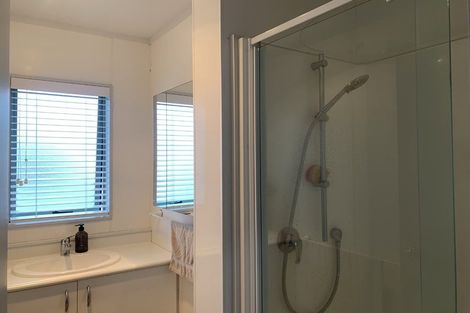 Photo of property in 2/34 Elizabeth Drive, West Harbour, Auckland, 0618