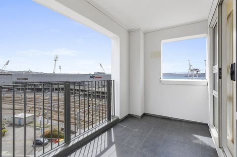Photo of property in Stadium Garden Flats, 410/107 Thorndon Quay, Pipitea, Wellington, 6011