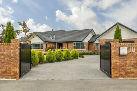 Photo of property in 10 Dundee Close, Darfield, 7510