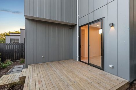 Photo of property in 29d Mirrabooka Avenue, Botany Downs, Auckland, 2010