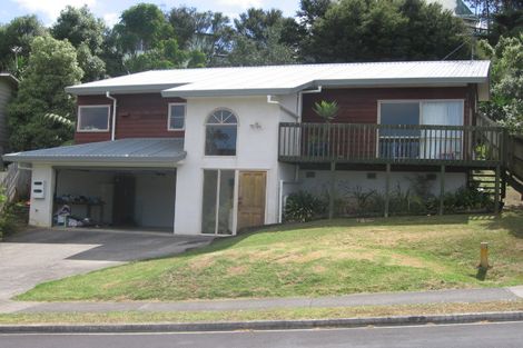 Photo of property in 1/35 Witheford Drive, Bayview, Auckland, 0629