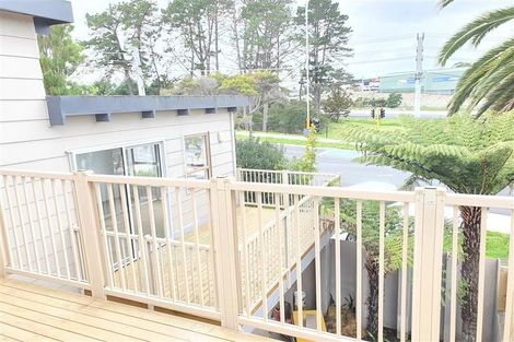 Photo of property in 54 Makora Road, Massey, Auckland, 0614