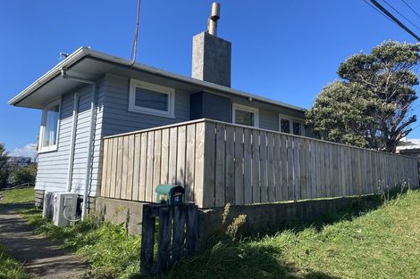 Photo of property in 21 Barclay Street, Newlands, Wellington, 6037