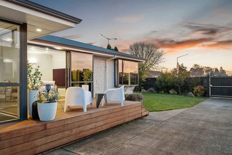 Photo of property in 320 Main North Road, Redwood, Christchurch, 8051