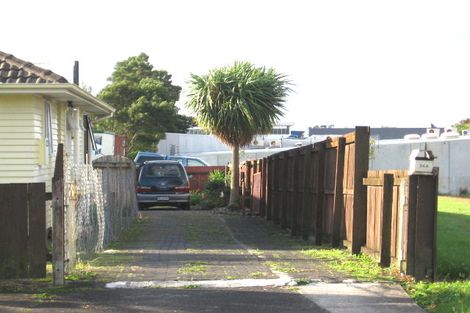 Photo of property in 24 Woodford Avenue, Henderson, Auckland, 0610