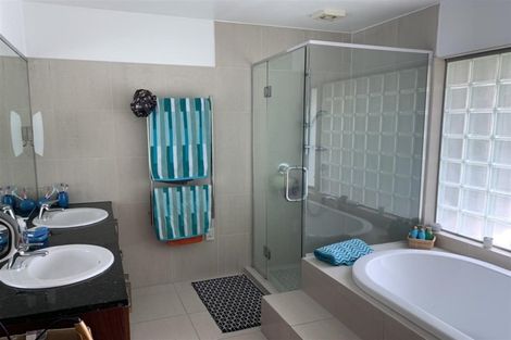 Photo of property in 5 Anchor Place, Beach Haven, Auckland, 0626