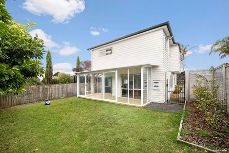 Photo of property in 626d Beach Road, Browns Bay, Auckland, 0630