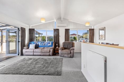Photo of property in 105 Awanui Street, Merrilands, New Plymouth, 4312