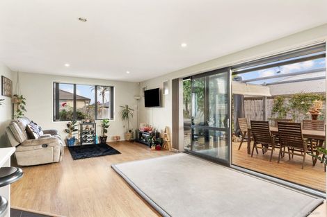 Photo of property in 14 Ripple Grove, Waiuku, 2123