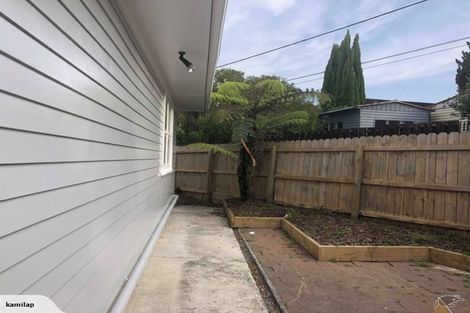 Photo of property in 2/9 College Road, Northcote, Auckland, 0627