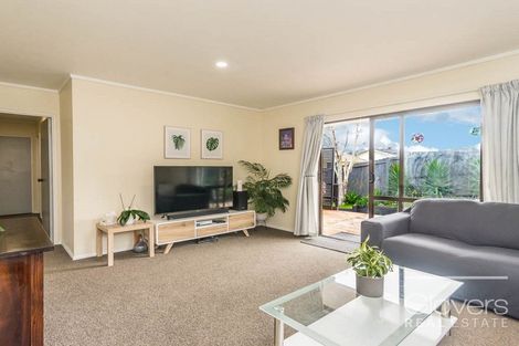 Photo of property in 1/98 Barrys Road, Glendene, Auckland, 0602