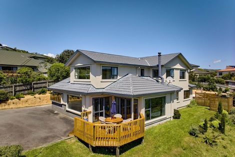 Photo of property in 122 Woodman Drive, Tawa, Wellington, 5028