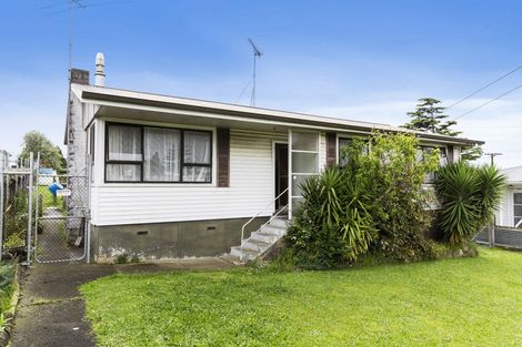 Photo of property in 2 Kirton Crescent, Manurewa, Auckland, 2102