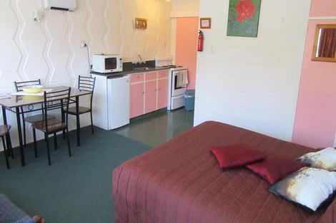 Photo of property in 196 Queen Street, Waimate, 7924