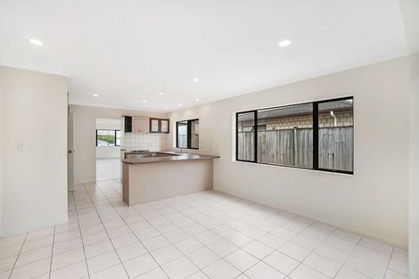 Photo of property in 20 Speyside Crescent, Flat Bush, Auckland, 2016