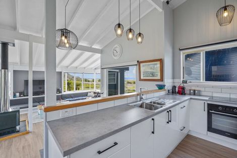 Photo of property in 3428 Pourerere Beach Road, Pourerere, Omakere, 4271