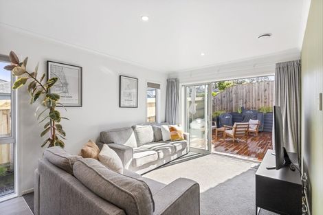 Photo of property in 8 Reserva Crescent, Kumeu, 0810