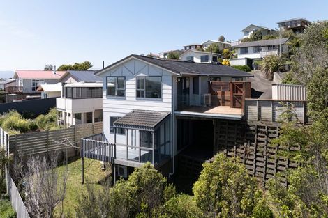 Photo of property in 14 Rice Crescent, Newlands, Wellington, 6037