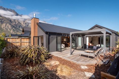 Photo of property in 32 Corriedale Road, Jacks Point, 9371