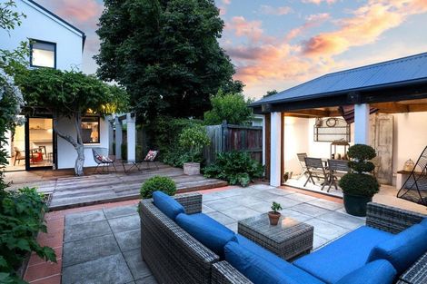 Photo of property in 43 Strowan Road, Strowan, Christchurch, 8052