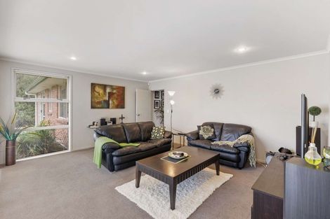 Photo of property in 15 Breaker Grove, Waiuku, 2123