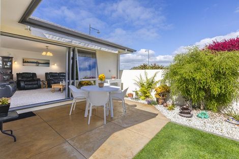 Photo of property in 76 Orotu Drive, Poraiti, Napier, 4112