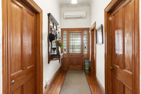 Photo of property in 46 Forest Lake Road, Forest Lake, Hamilton, 3200