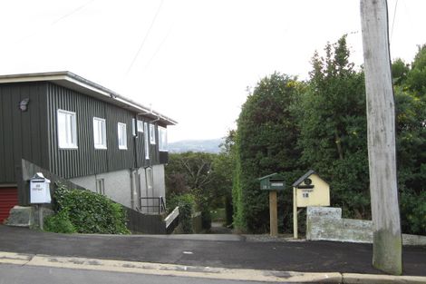 Photo of property in 18 Earls Road, Saint Clair, Dunedin, 9012