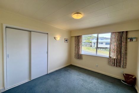 Photo of property in 1 Spicer Place, Tawa, Wellington, 5028