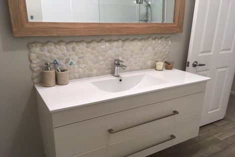 Photo of property in 240 Henderson Valley Road, Henderson, Auckland, 0612