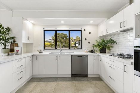 Photo of property in 1/9 Marigold Place, Mairangi Bay, Auckland, 0630