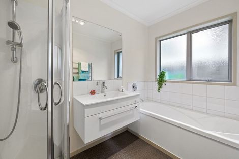 Photo of property in 5 Cresswell Place, Johnsonville, Wellington, 6037