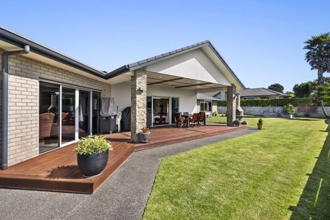 Photo of property in 5 Links Drive, Waiwhakaiho, New Plymouth, 4312