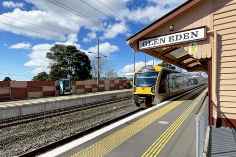 Photo of property in 10 Stallard Place, Glen Eden, Auckland, 0602