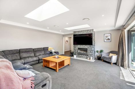 Photo of property in 27 Foresters Crescent, Parklands, Christchurch, 8083
