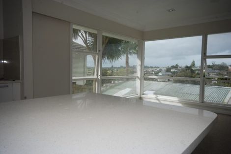 Photo of property in 100 Oakdale Road, Mount Roskill, Auckland, 1041