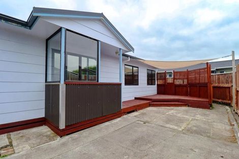 Photo of property in 16 Coromandel Court, Roslyn, Palmerston North, 4414