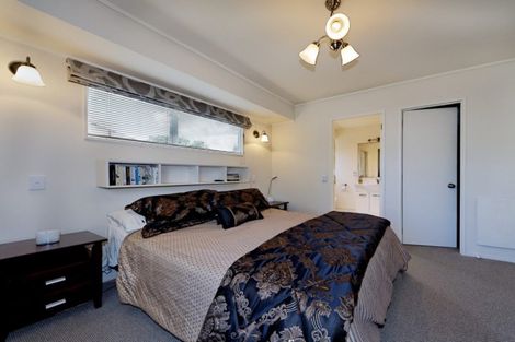 Photo of property in 1/62 Whiting Grove, West Harbour, Auckland, 0618